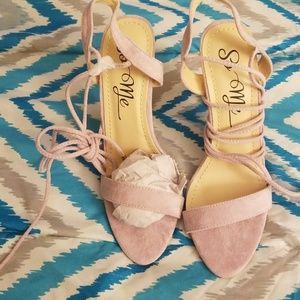 Runaway Wrap Heels NWOT